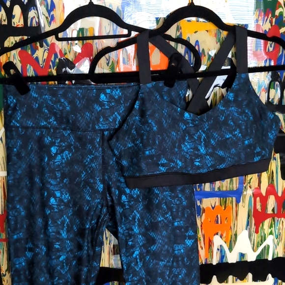 Women’s KYODAN SET Leggings (large) & Sports Bra (medium). BLUE SNAKESKIN - Picture 10 of 10